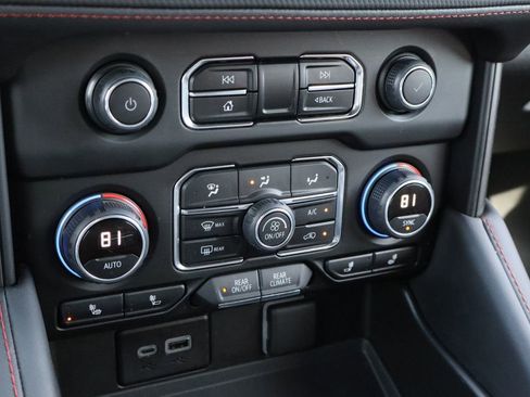 Certified 2023 Chevrolet Suburban RST w/ Luxury Package image 18