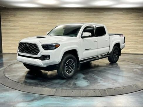 Used 2021 Toyota Tacoma TRD Sport w/ TRD Premium Sport Package AWD/4WD image 8