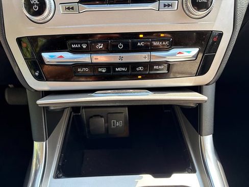 Used 2023 Ford Explorer XLT w/ Equipment Group 202A AWD/4WD image 38