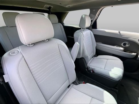 Certified 2026 Hyundai Palisade Limited FWD image 18