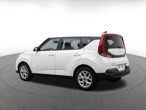 Used 2025 Kia Soul LX w/ LX Technology Package FWD image 7