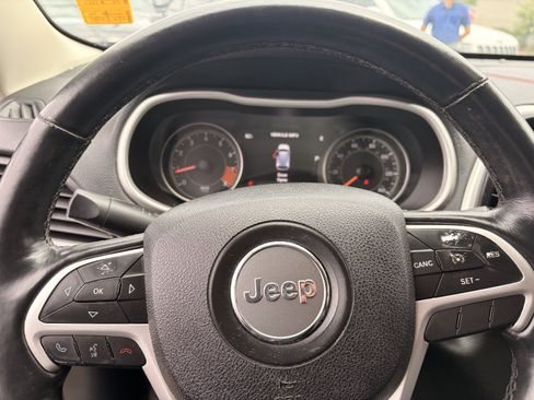 Used 2015 Jeep Cherokee Trailhawk w/ Comfort/Convenience Group AWD/4WD image 26