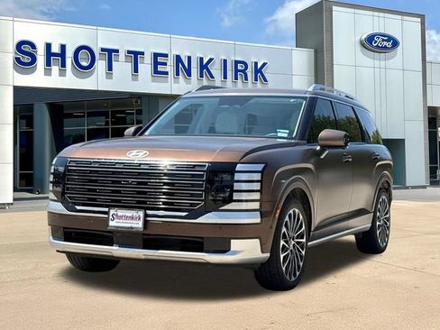 Used 2026 Hyundai Palisade Calligraphy FWD image 3