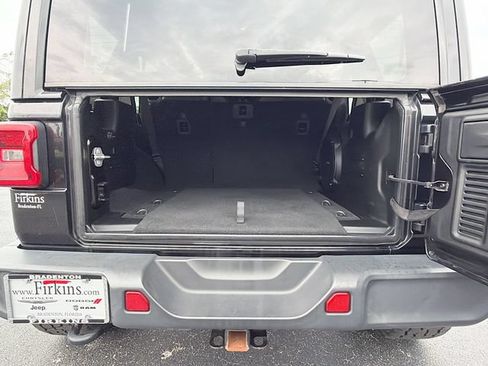 Used 2018 Jeep Wrangler Unlimited Sahara AWD/4WD image 27