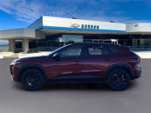 Certified 2024 Chevrolet Trax ACTIV w/ Driver Confidence Package image 3