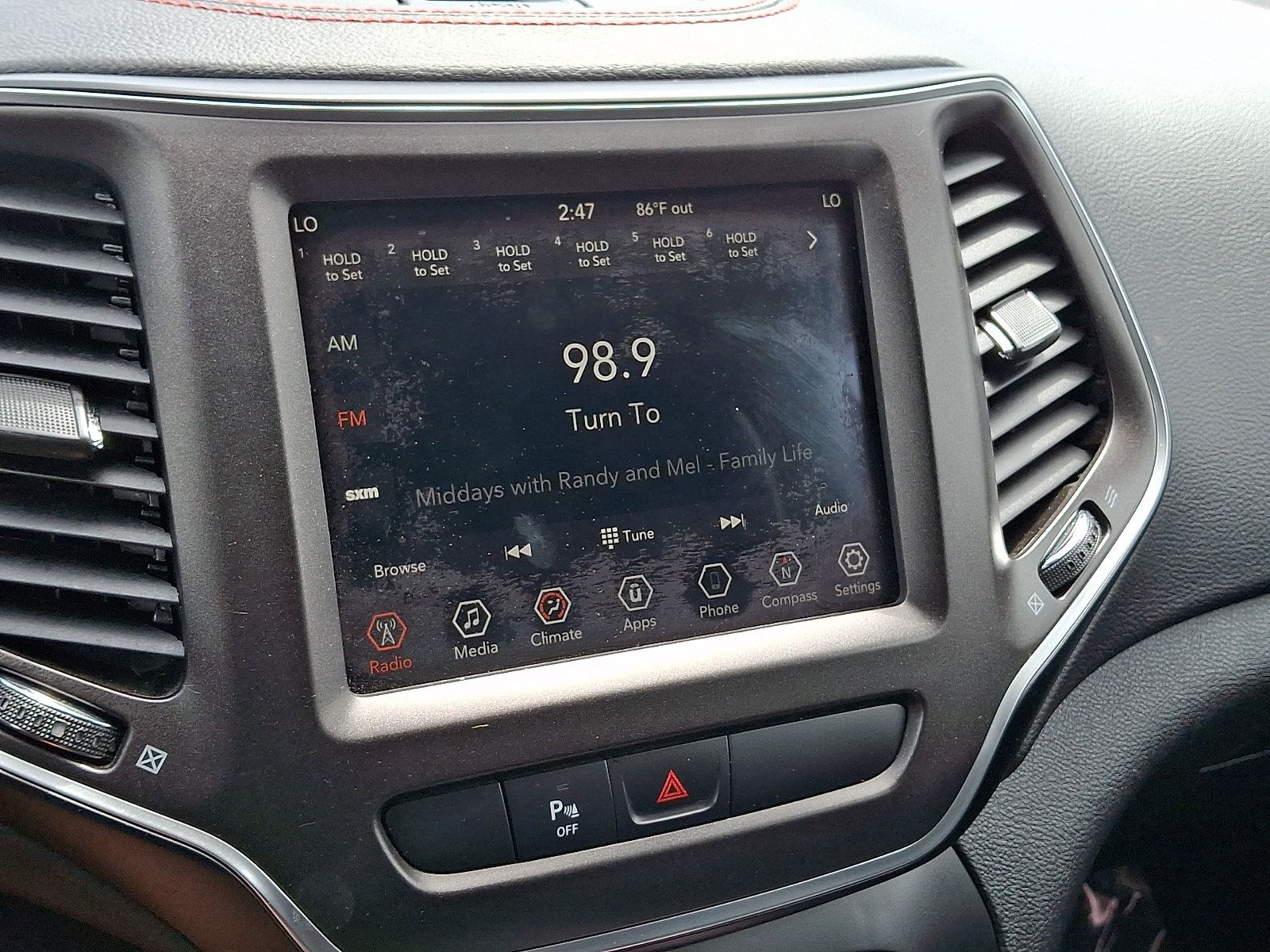 Used 2019 Jeep Cherokee Trailhawk AWD/4WD image 15