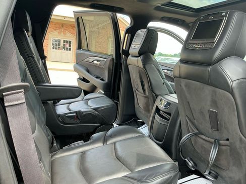 Used 2016 Cadillac Escalade Platinum AWD/4WD image 25