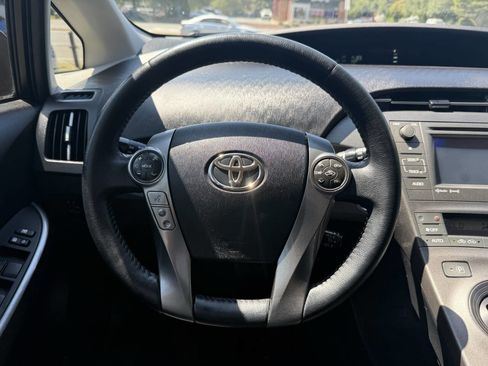 Used 2013 Toyota Prius Three image 18