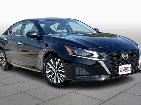 Certified 2024 Nissan Altima 2.5 SV image 3