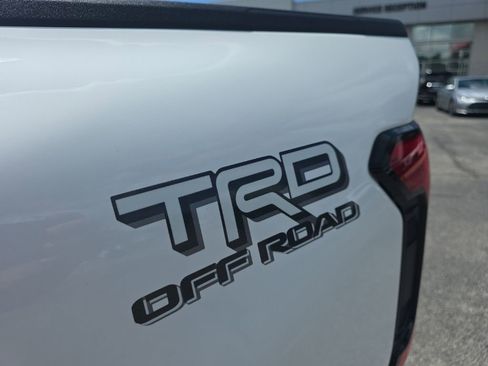 Certified 2025 Toyota Tacoma TRD Off-Road AWD/4WD image 8