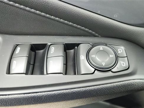 Used 2023 Chevrolet Traverse LT image 24