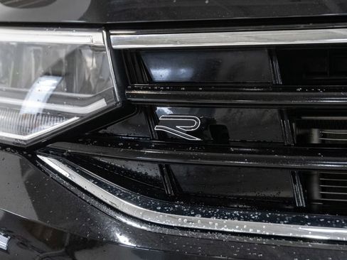 Used 2024 Volkswagen Tiguan SE R-Line image 5