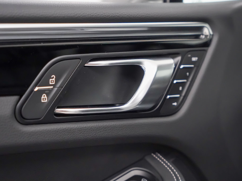 Certified 2026 Porsche Macan S AWD/4WD image 22