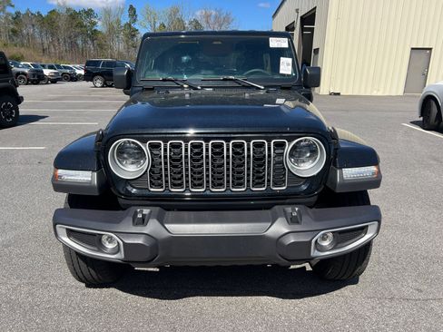 Used 2025 Jeep Wrangler Sahara image 2