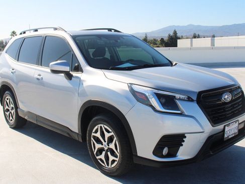 Used 2023 Subaru Forester Premium AWD/4WD image 2