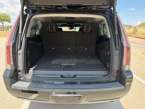 Used 2019 Cadillac Escalade ESV Luxury RWD image 10