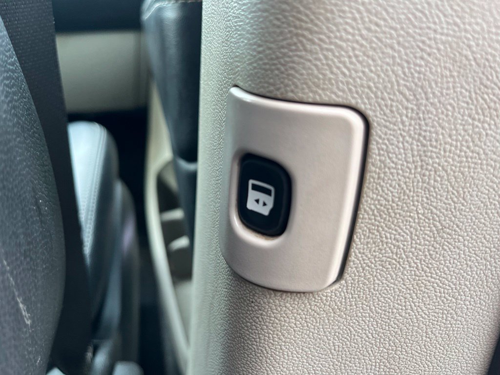 Used 2017 Dodge Grand Caravan SXT FWD image 31