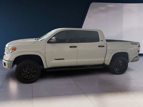 Used 2017 Toyota Tundra SR5 w/ SR5 Upgrade Package RWD image 2