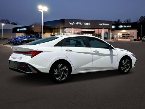 New 2025 Hyundai Elantra Limited image 8