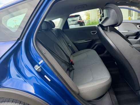 Used 2025 Kia K4 LXS image 40