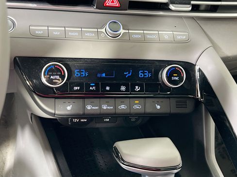 Used 2023 Hyundai Elantra SEL w/ Convenience Package image 16