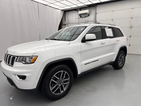 Used 2020 Jeep Grand Cherokee Laredo w/ 18" Wheel & 8.4" Radio Group RWD image 3