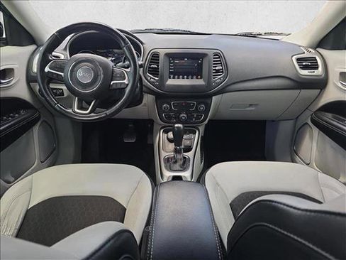 Used 2020 Jeep Compass Latitude image 17