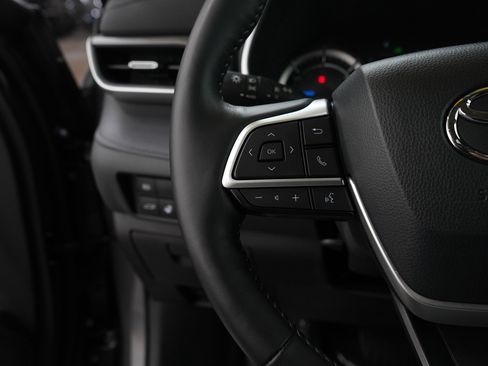 Used 2024 Toyota Highlander XLE image 21