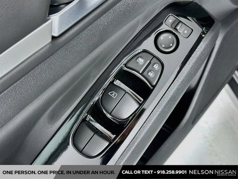 Certified 2025 Nissan Altima 2.5 SR FWD image 17