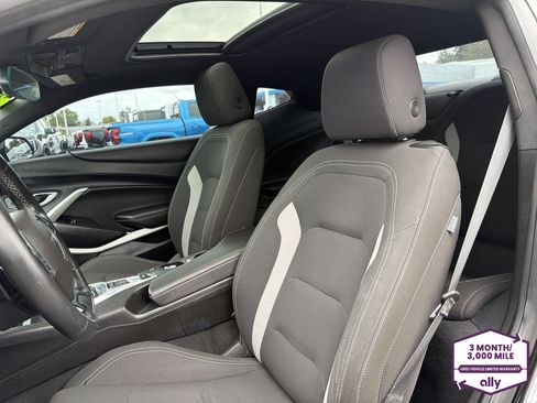 Used 2021 Chevrolet Camaro LT w/ Technology Package RWD image 11