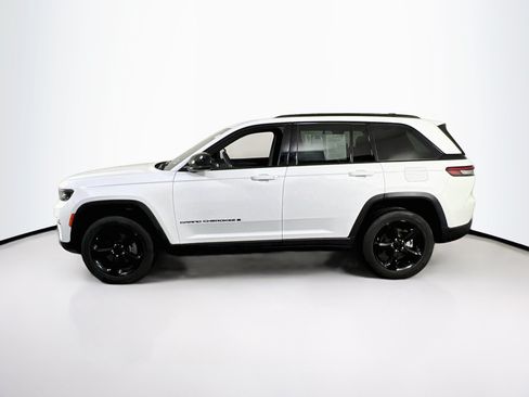 Used 2023 Jeep Grand Cherokee Altitude AWD/4WD image 8