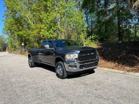 Used 2024 RAM 3500 Tradesman w/ Chrome Appearance Group AWD/4WD image 3