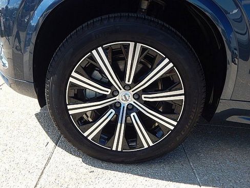 Certified 2025 Volvo XC90 B6 Plus image 13