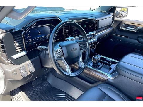 Used 2024 Chevrolet Silverado 1500 LT Trail Boss w/ LT Trail Boss Premium Package AWD/4WD image 16