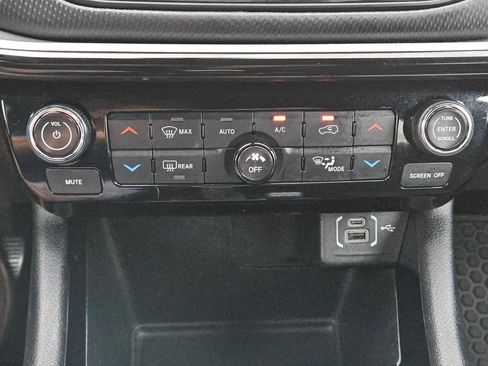 Used 2025 Jeep Compass Trailhawk AWD/4WD image 15