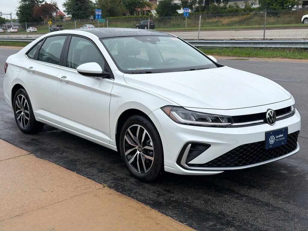 Certified 2026 Volkswagen Jetta SE FWD image 2
