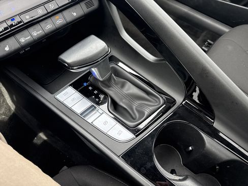 Used 2025 Hyundai Elantra SEL image 24