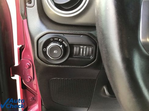 Used 2022 Jeep Wrangler Unlimited Sahara w/ Cold Weather Group image 33