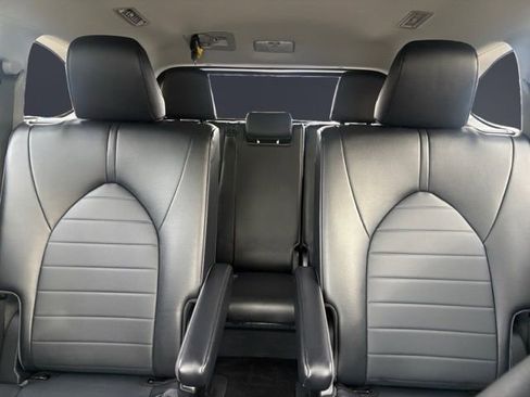 Used 2022 Toyota Highlander XLE image 15