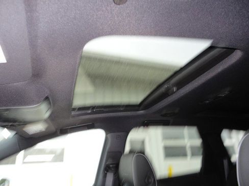 Used 2024 Buick Enclave Avenir w/ Avenir Technology Package image 9