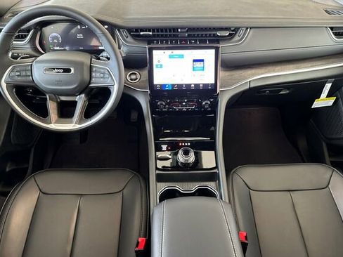 New 2025 Jeep Grand Cherokee Limited image 10