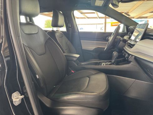 Used 2025 Jeep Compass Limited w/ Elite Group image 38