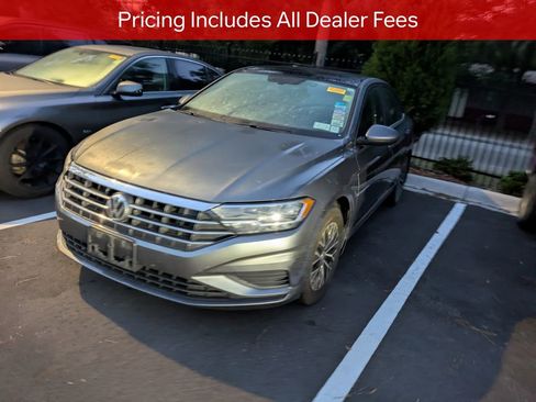 Used 2020 Volkswagen Jetta SE w/ SE Cold Weather Package FWD image 3