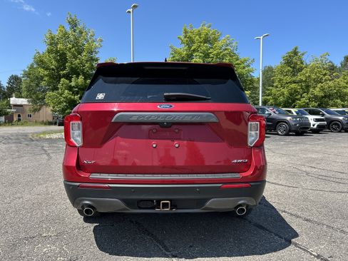 Used 2021 Ford Explorer XLT w/ Equipment Group 202A AWD/4WD image 5