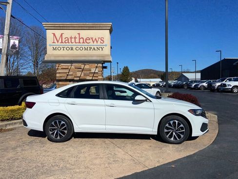 Used 2024 Volkswagen Jetta S image 4