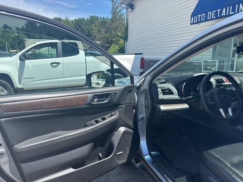 Used 2017 Subaru Outback 2.5i Limited AWD/4WD image 12