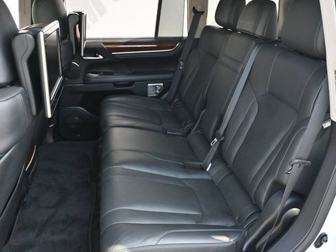 Used 2017 Lexus LX 570 4WD w/ Luxury Package image 18