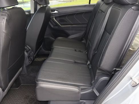 Certified 2023 Volkswagen Tiguan SE w/ Panoramic Sunroof Package FWD image 18