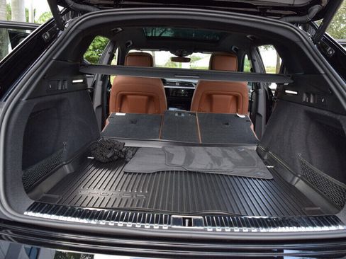 Used 2022 Audi e-tron Premium image 81