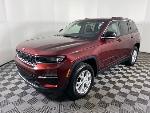 Used 2023 Jeep Grand Cherokee Limited AWD/4WD image 11